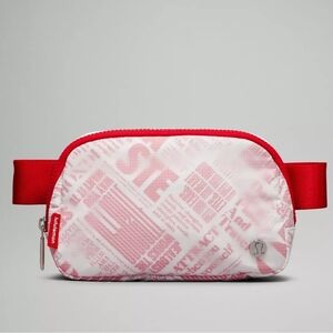 Everywhere BELT BAG 1L MANIFESTO PRINT